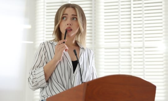 10 Biggest Public Speaking Mistakes What Not to do During a Presentation - Featured