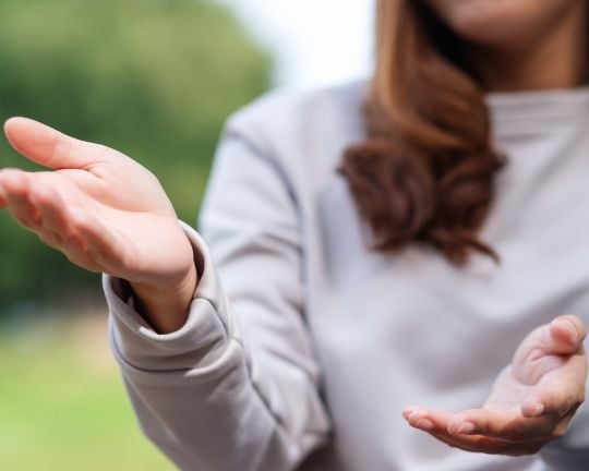 Avoid These 4 Body Language Mistakes in Public Speaking
