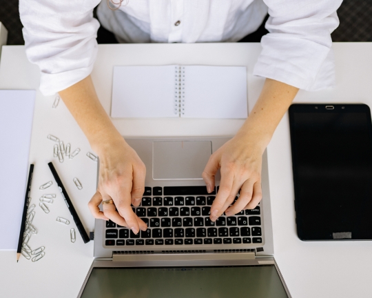 How to Write an Email That Gets Your Boss's Attention